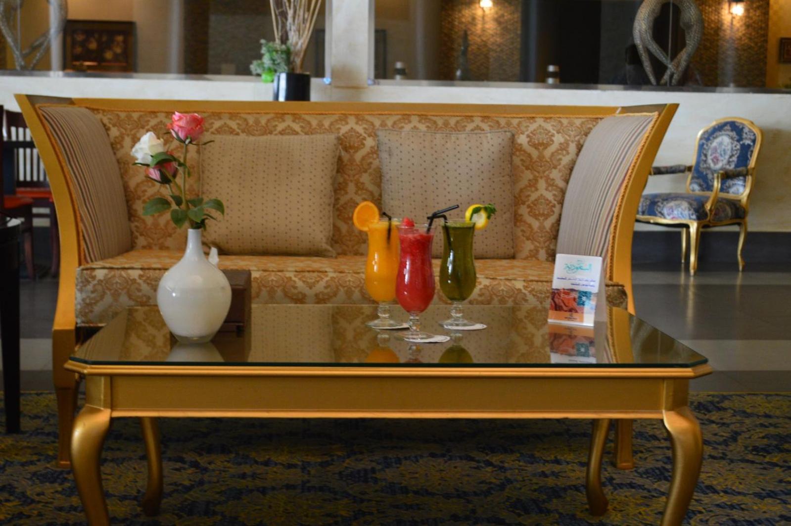 Golden Tulip Hail Buitenkant foto