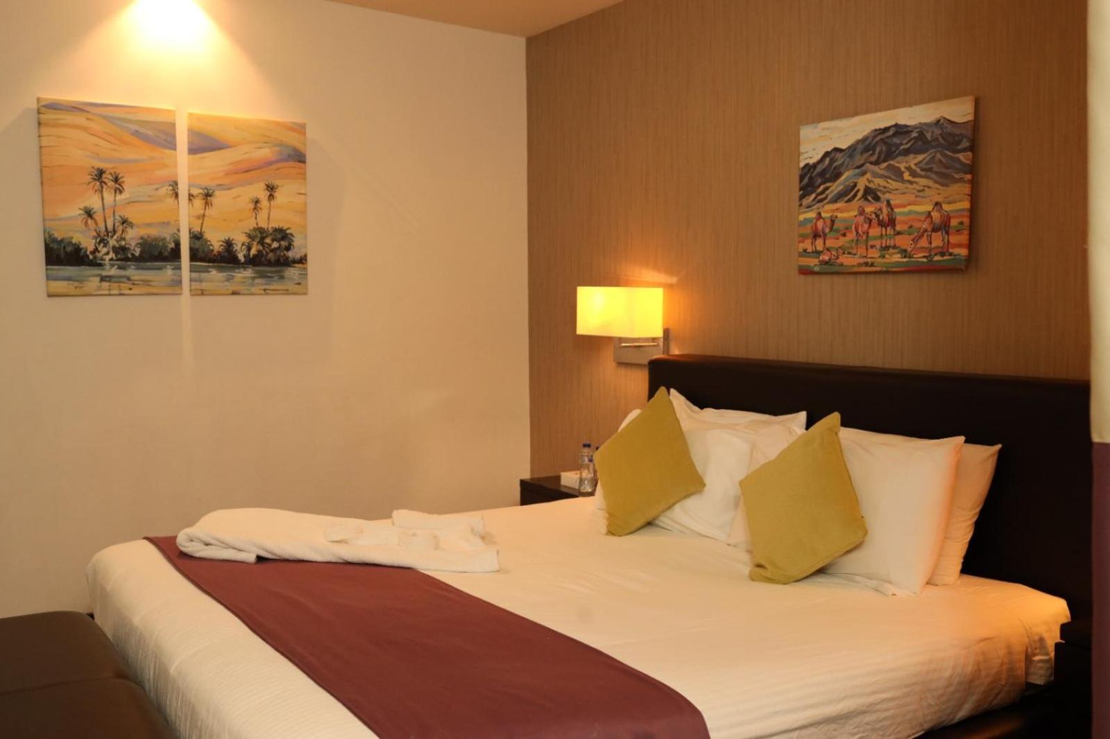 Golden Tulip Hail Buitenkant foto