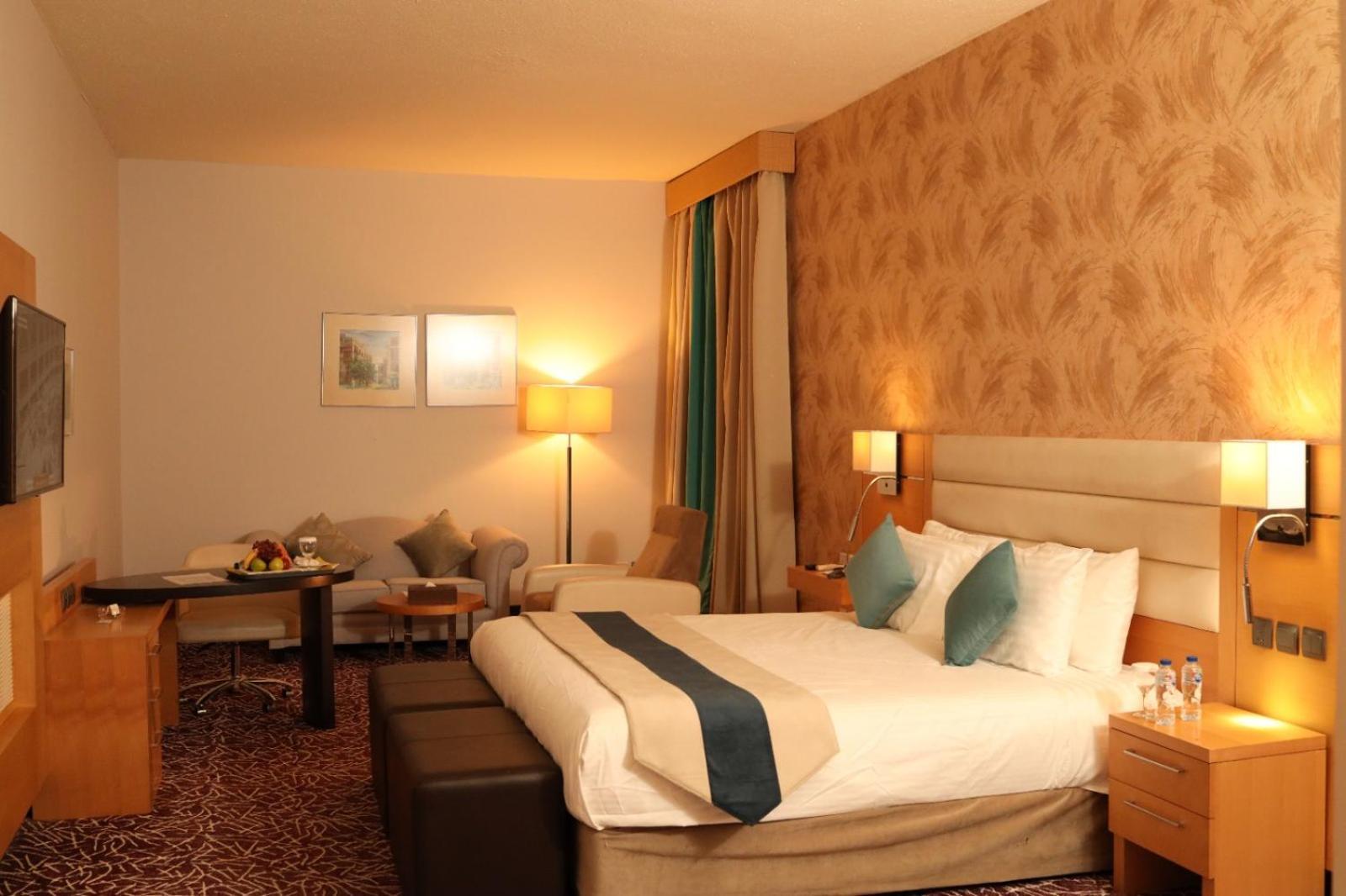 Golden Tulip Hail Buitenkant foto