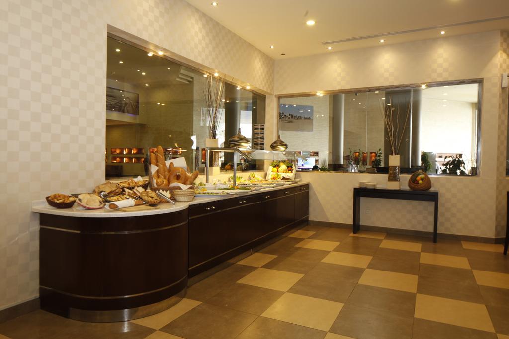 Golden Tulip Hail Buitenkant foto