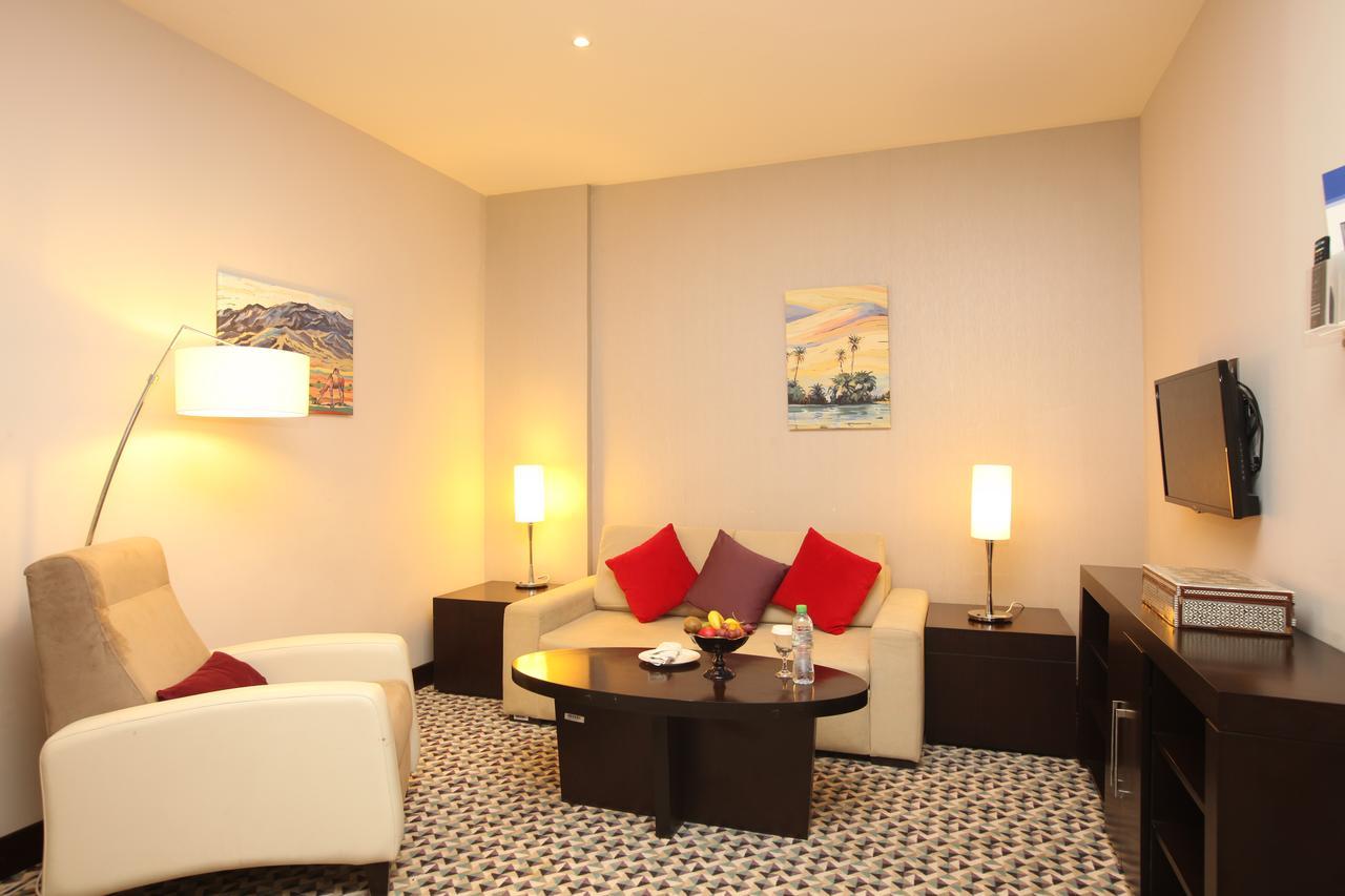 Golden Tulip Hail Buitenkant foto