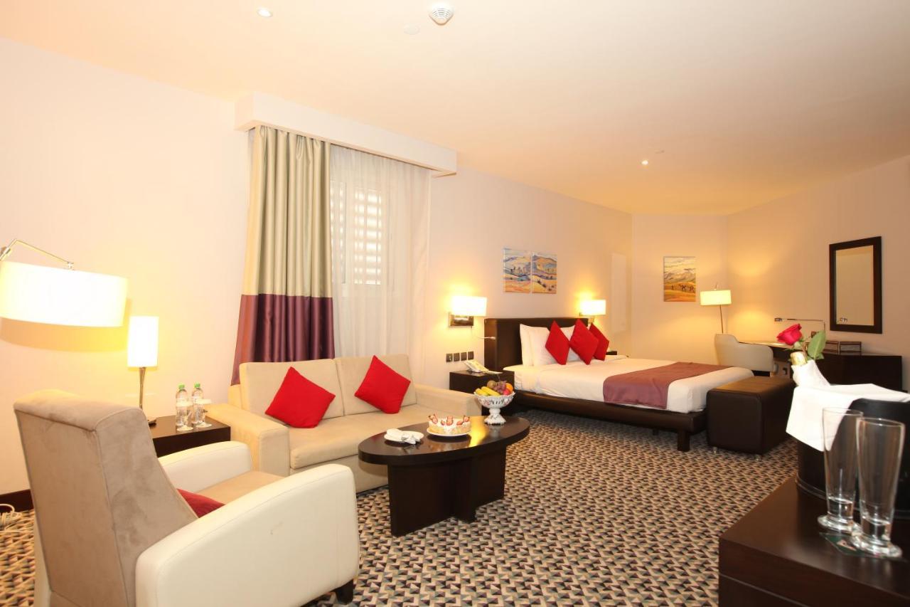 Golden Tulip Hail Buitenkant foto